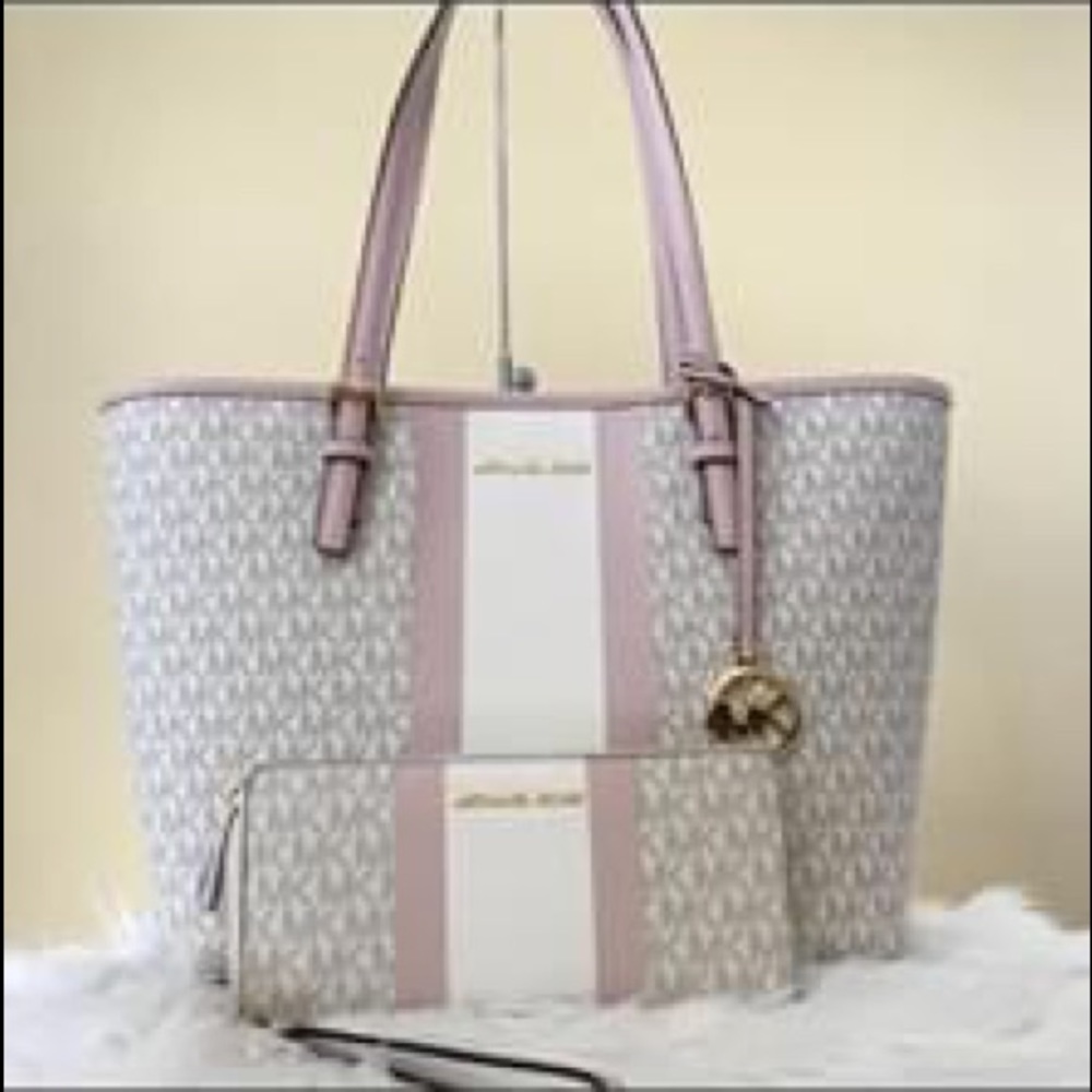 ISO This MK Set!!! 💖💖💖💖💖